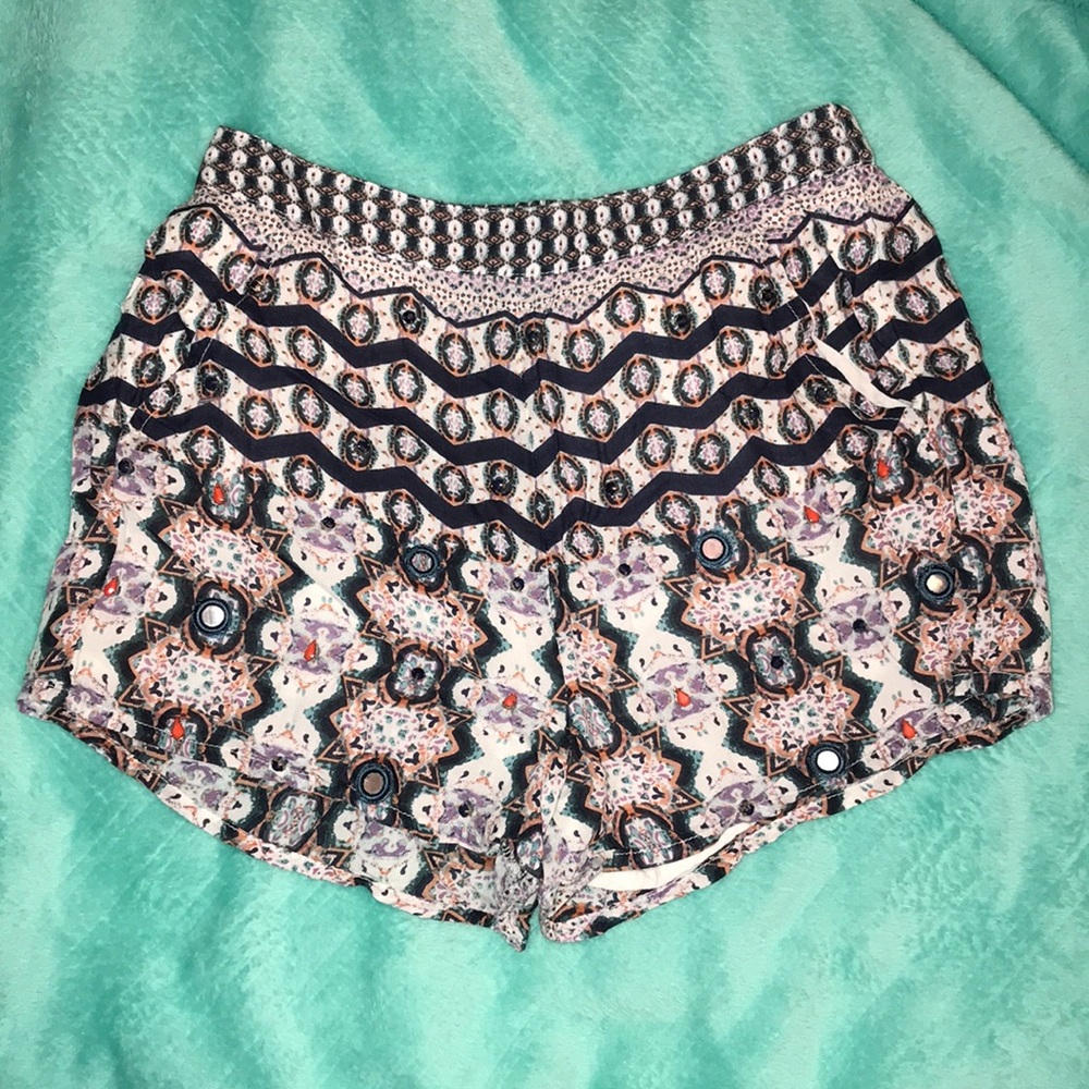 Kendall and Kylie patterned shorts